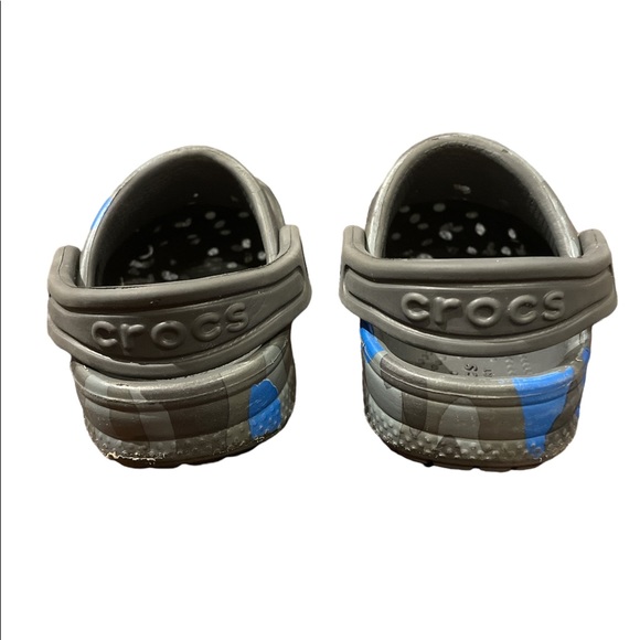 Blue and gray camo crocs toddler size 4 - Picture 4 of 5